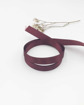 Ruban satin rouge amarante