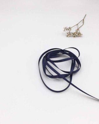 Ruban satin bleu marine foncé