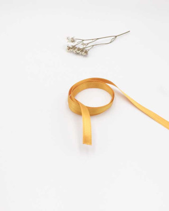 Ruban satin jaune moutarde