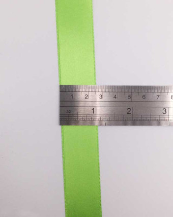 Ruban satin vert authentique