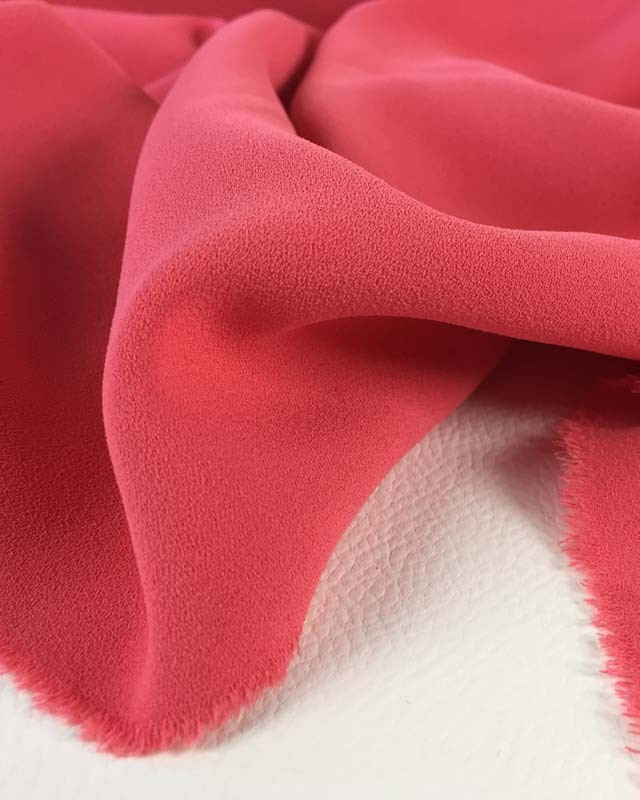 Crêpe polyester rouge baie Clara au mètre - Mercerine