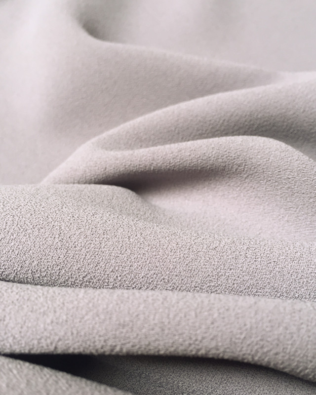Tissu crêpe gris Clara au mètre pour couture - Mercerine
