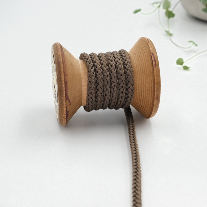cordon-tricote-au-metre-cordon-rond-au-metre-lacet-au-metre-060-taupe 