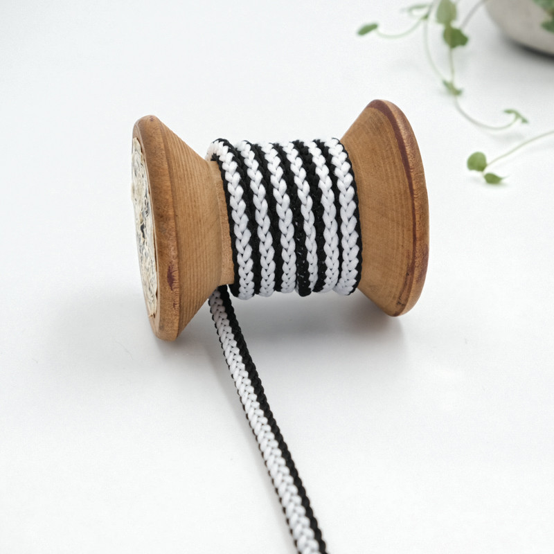 cordon-tricote-au-metre-cordon-rond-au-metre-lacet-au-metre-114-noir-et-blanc 