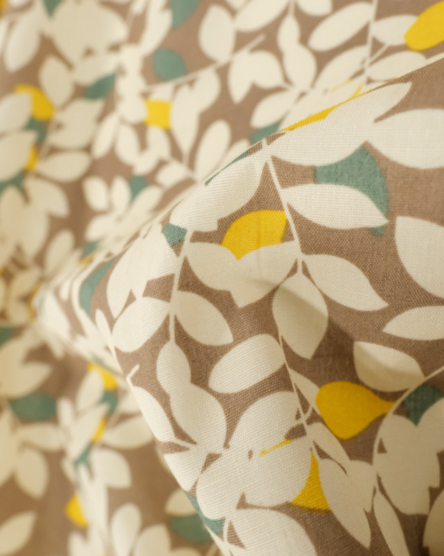 
Tissu Leona fleurie taupe  - Mercerine