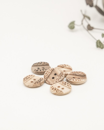 Bouton en bois martelé