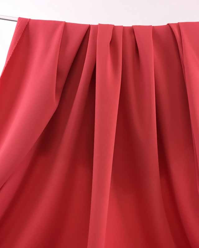 Crêpe polyester rouge baie Clara au mètre - Mercerine