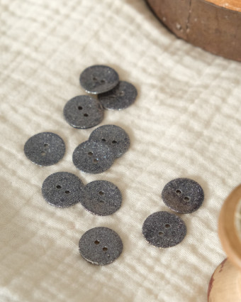 Mercerie : bouton à coudre bleu argenté foncé 18mm -  Fabrication française - Mercerine