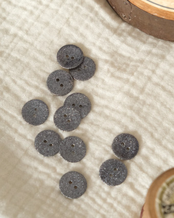 Mercerie : bouton à coudre bleu argenté foncé 18mm -  Fabrication française - Mercerine